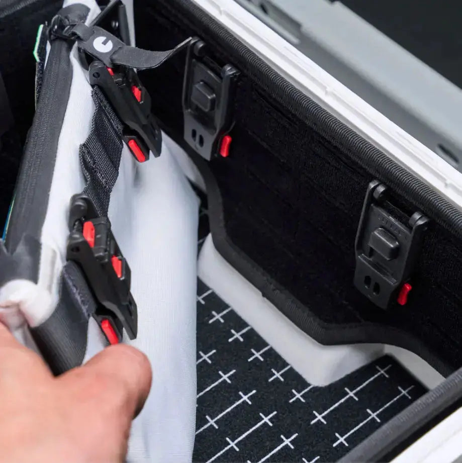 GRID DIVIDE CARRY ON UNIVERSAL CC-Case Oy